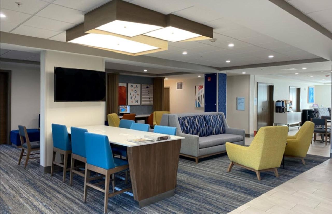 Holiday Inn Express Hotel & Suites Grand Junction By Ihg Exterior photo
